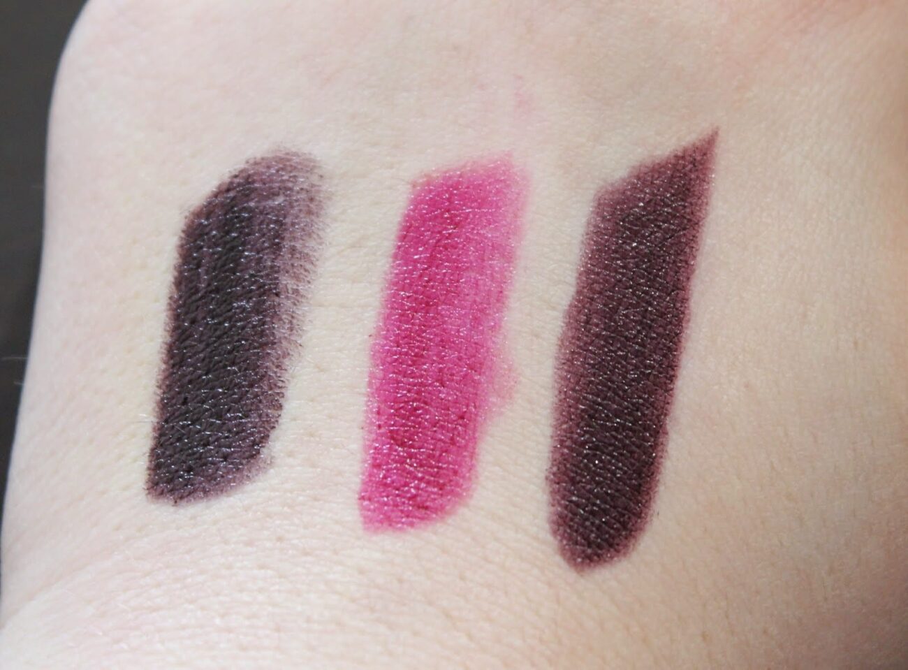 makeup revolution swatck vamp lipstick