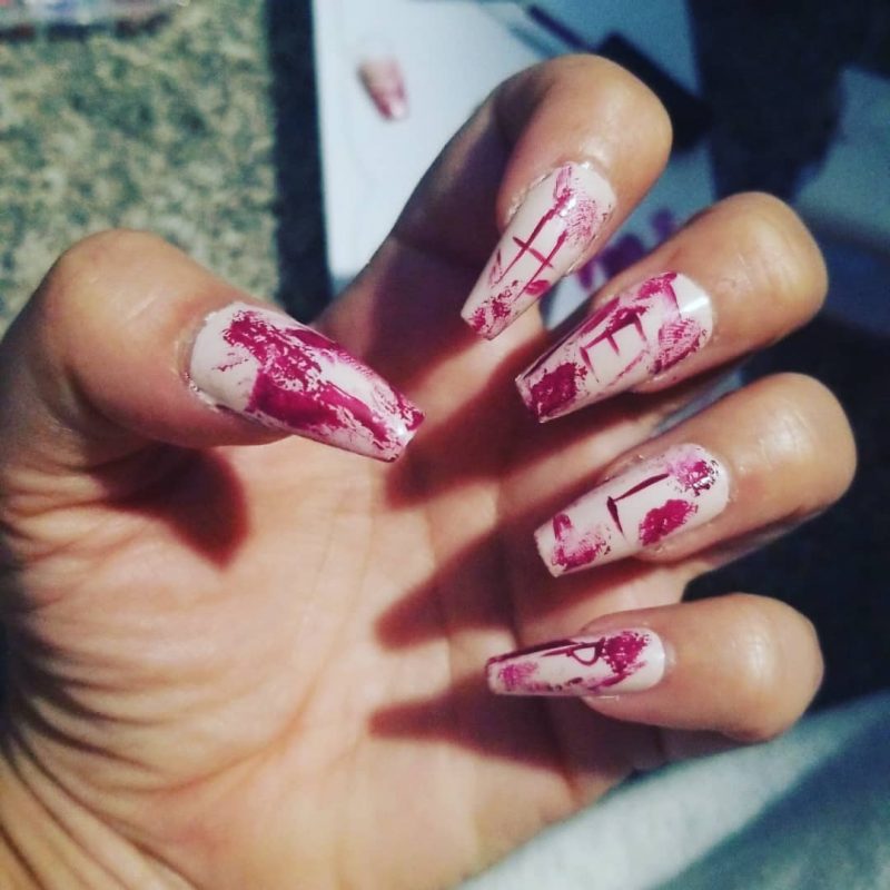 nail-art-effetto-sangue