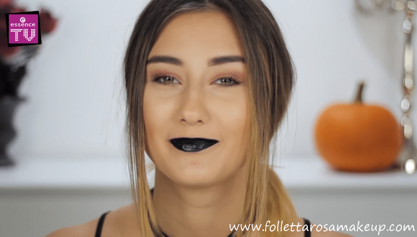 essence-bootiful-nights-lipstick-swatch01