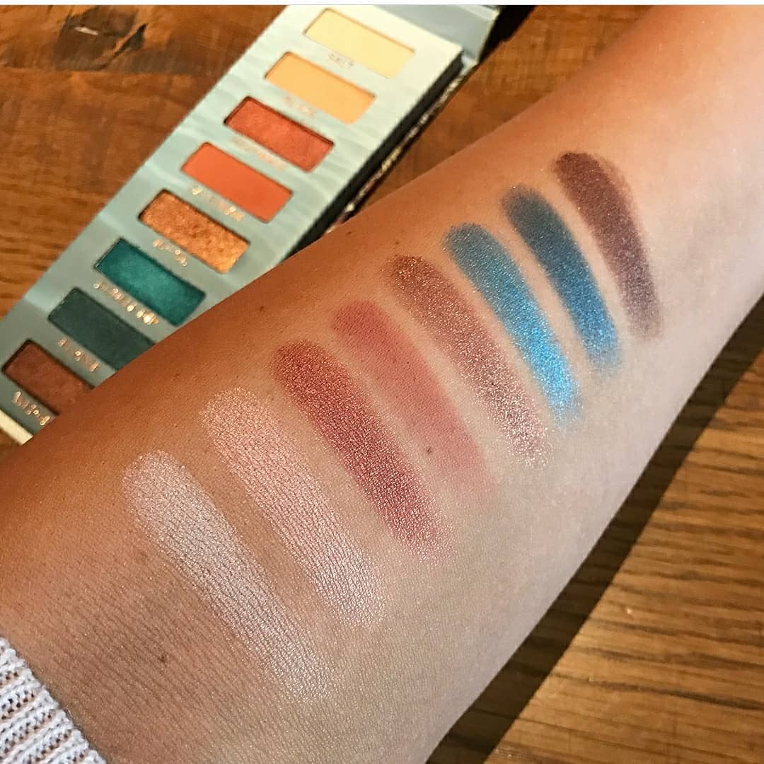 urban-decay-beached-eyeshadow-palette-swatch