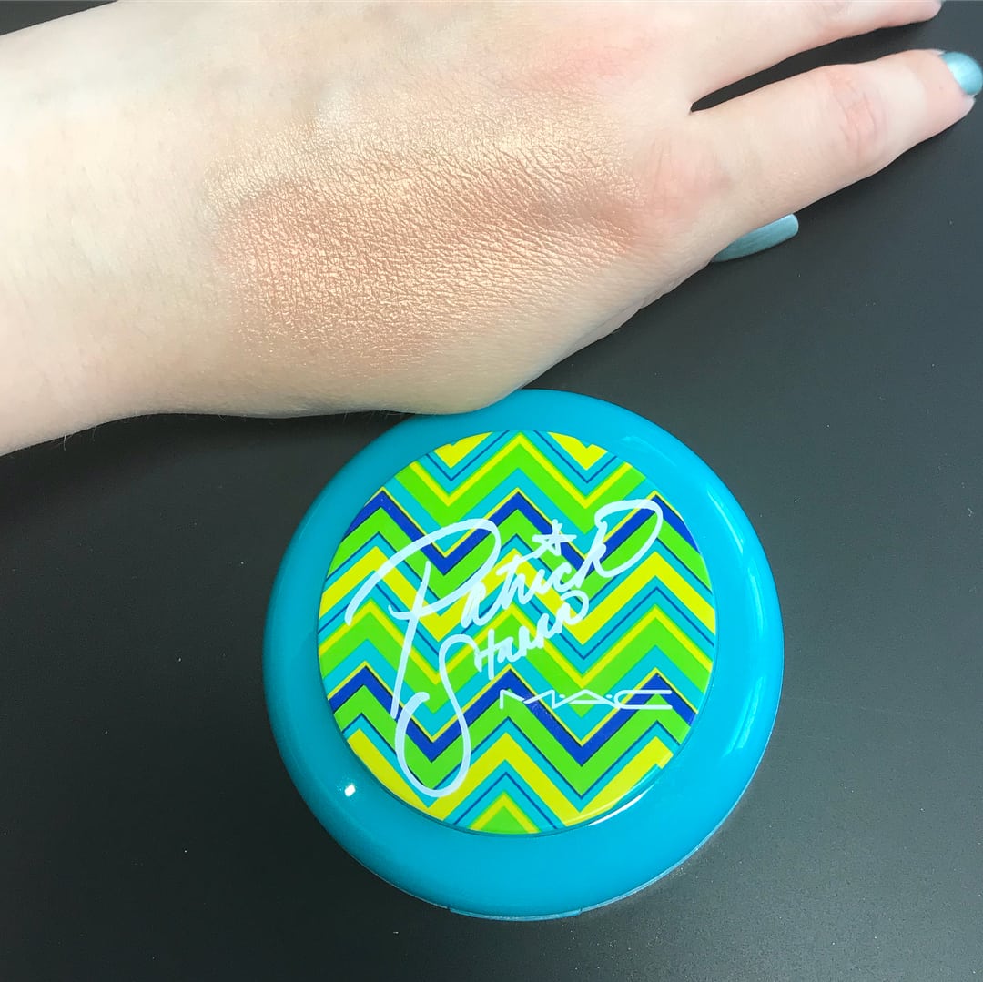 hot-heavy-face-powder-mac-swatch