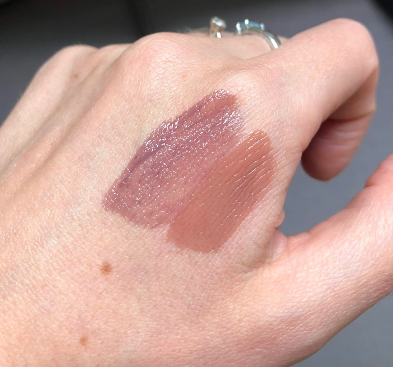 yves-saint-laurent-yconic-purple-vernis-a-levres-swatch