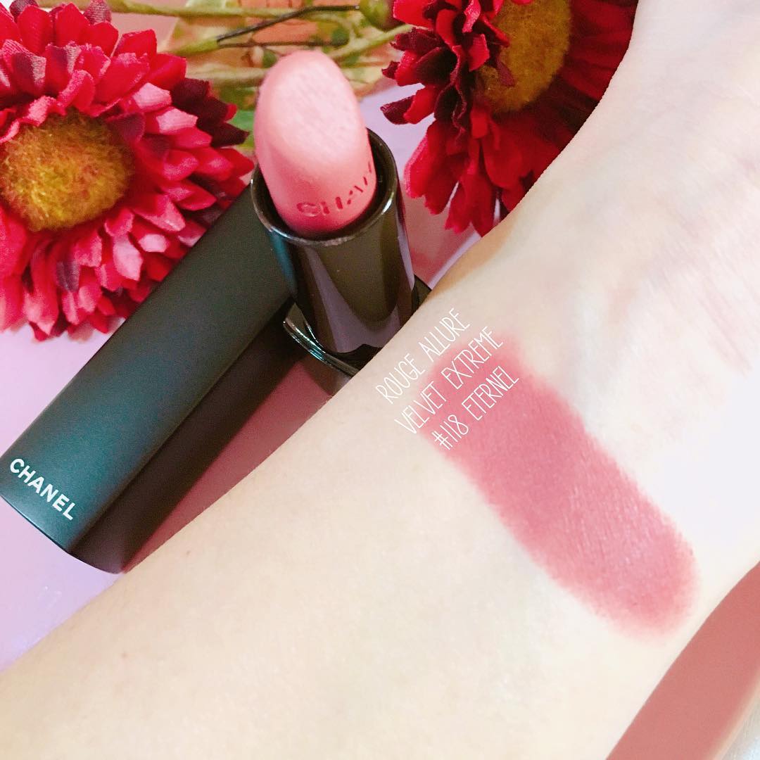 rouge-allure-velvet-extreme-118-eternel-swatch