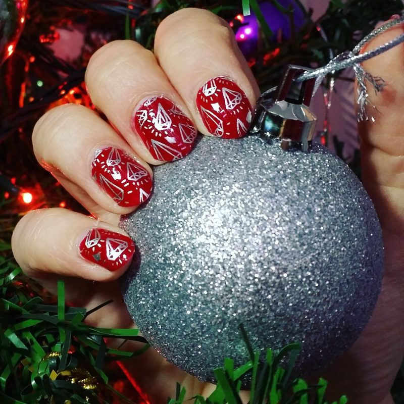 nail-art-natale-rosso-diamanti
