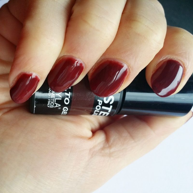 nail-art-rouge-noir