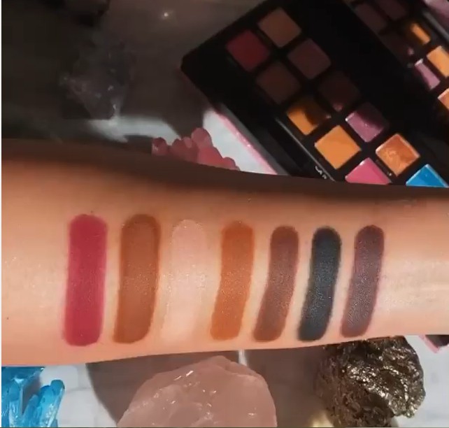 amrezy-palette-abh-swatches
