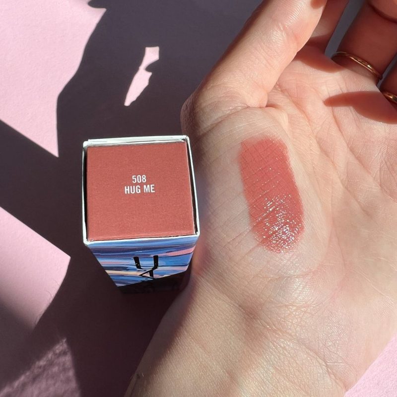 mac-hug-me-swatches