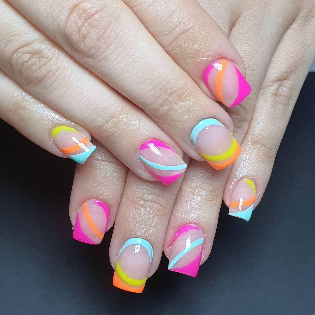 swirl-nail-art-arcobaleno