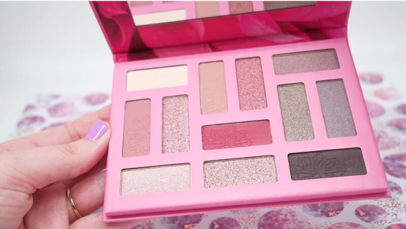 essence-out-in-the-wild-palette-01-Dont-stop-blooming