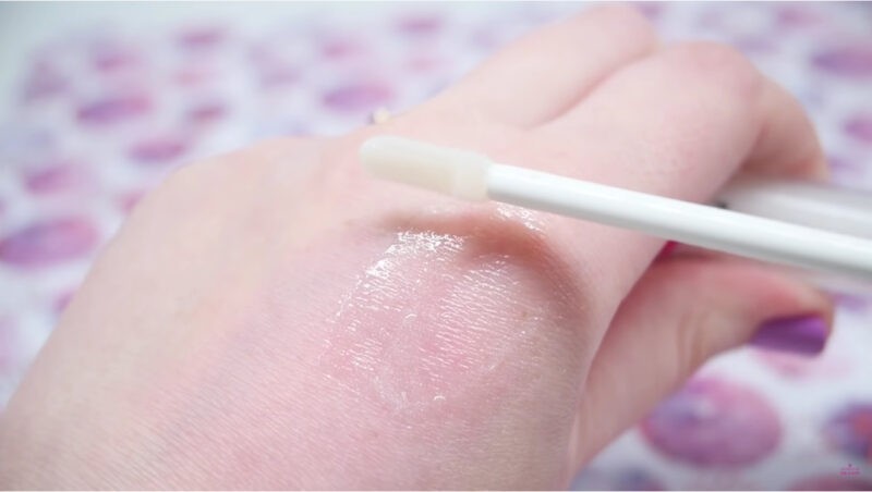 essence-what-the-fake-plumping-lip-filler-swatch