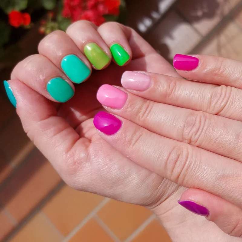 unghie-fluo-estate-idee