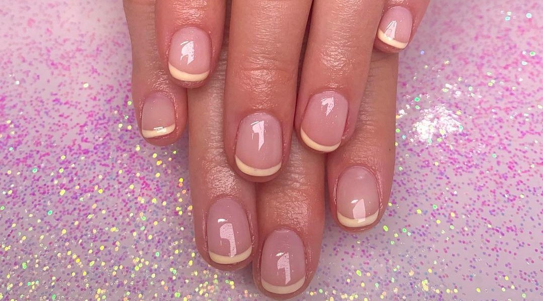 American French Nails – Manicure Americana