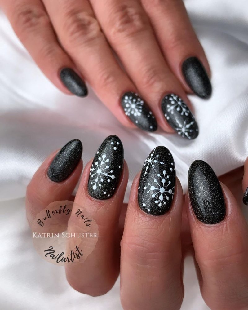 nail-art-capodanno-smalto-nero