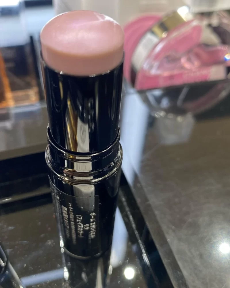 chanel-primavera-2023-glow-stick