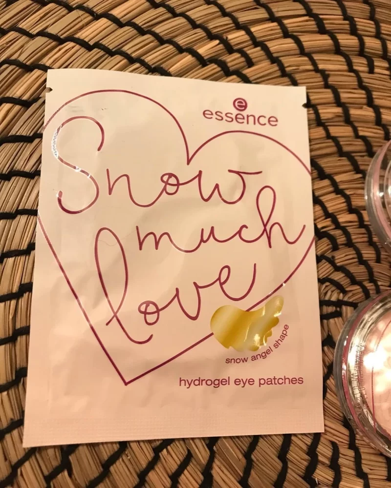 essence-snow-much-love-eye-patches