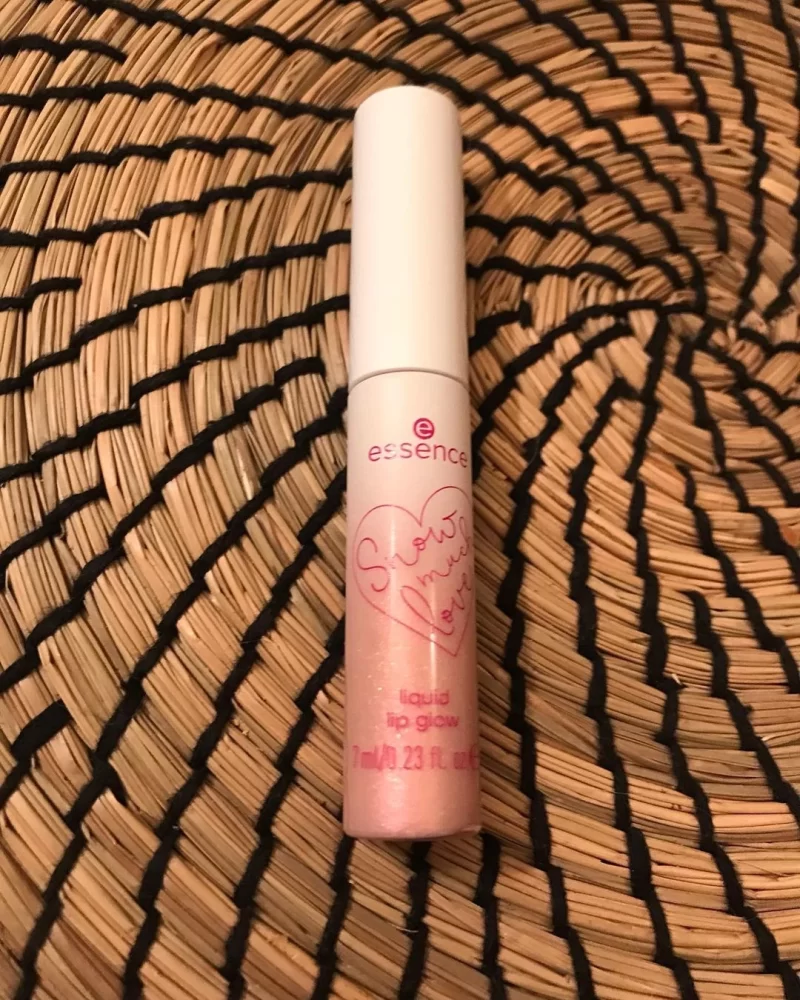 essence-snow-much-love-lip-glow