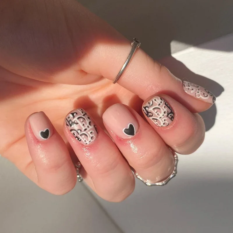 idee-nail-art-dior