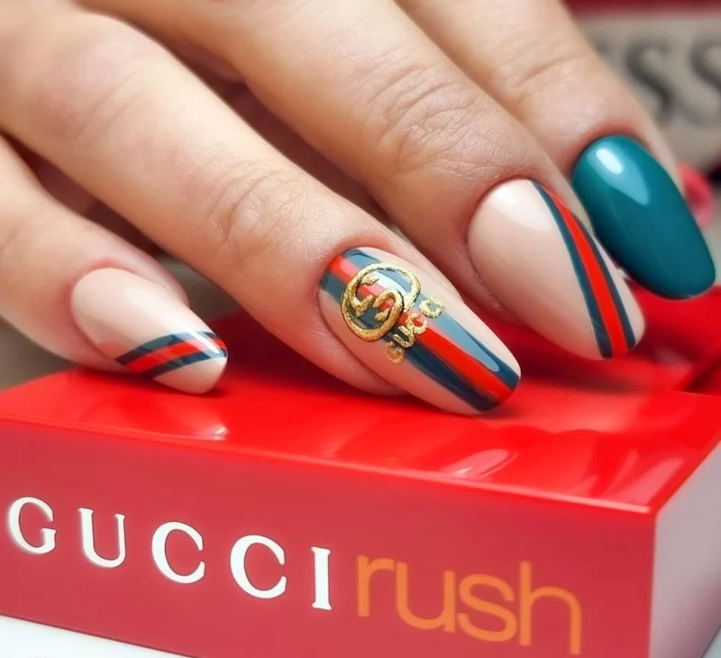 idee-nail-art-gucci