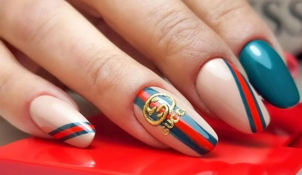 nail-art-griffate-logomania