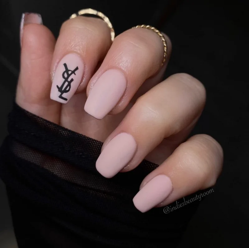 unghie-ysl-nail-art