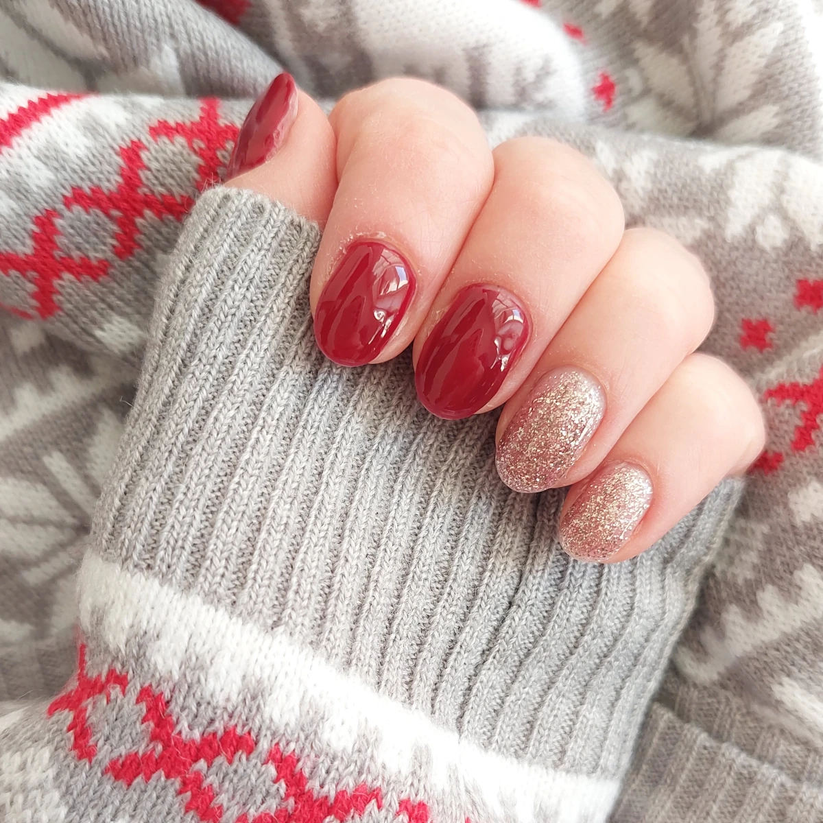 idee-nail-art-unghie-rosse-natale