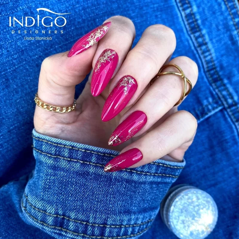 manicure-viva-magenta