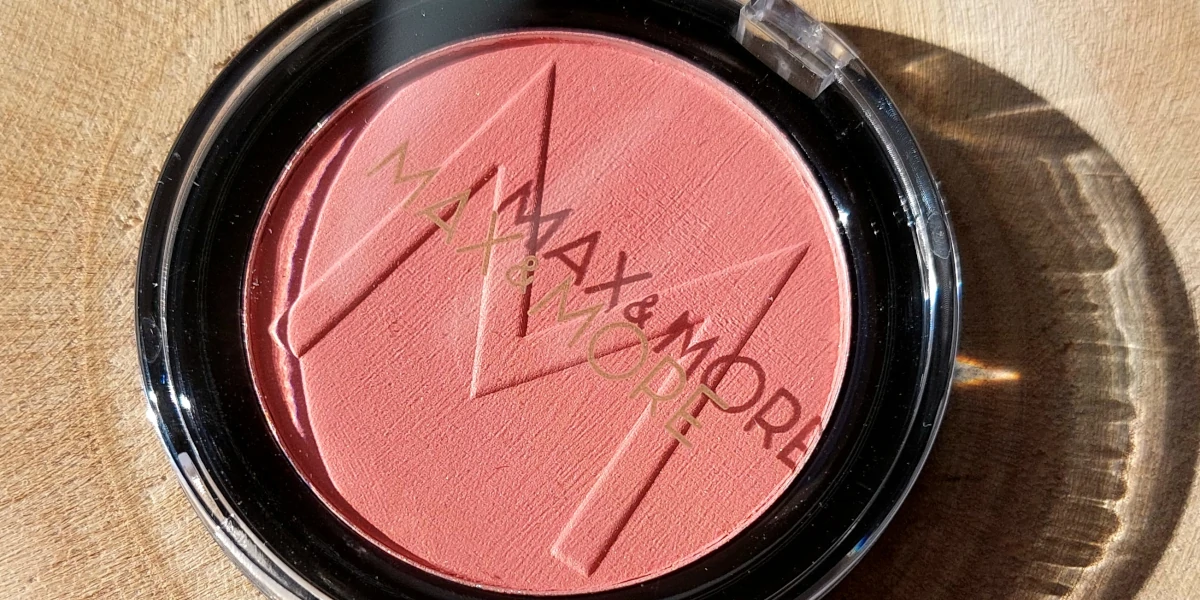 max-more-BLUSH-action-opinione