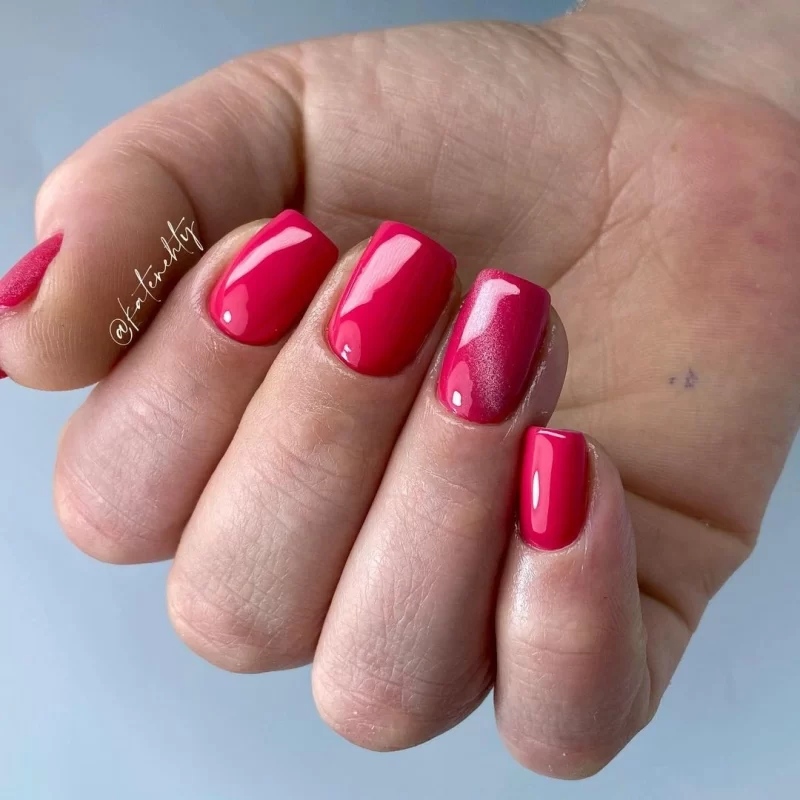 viva-magenta-unghie