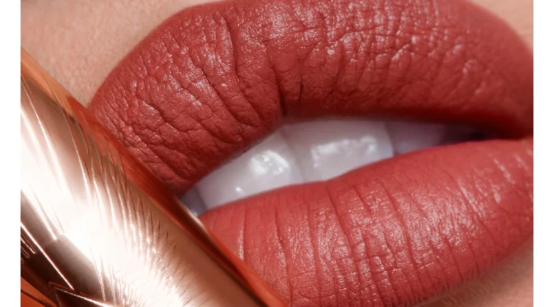charlotte-tilbury-airbrush-flawless-lip-blur-nuovi-lipstick