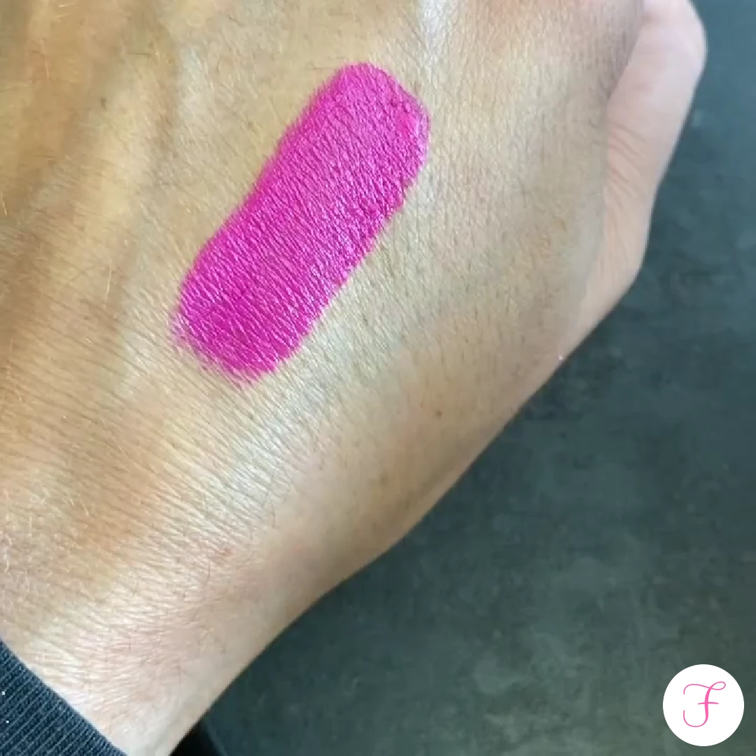 pupa-natale-2023-holiday-land-vamp-lipstick-swatches