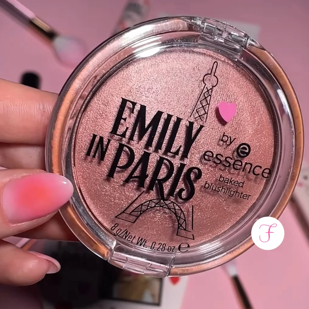 essence-emily-in-paris-baked-blushlighter