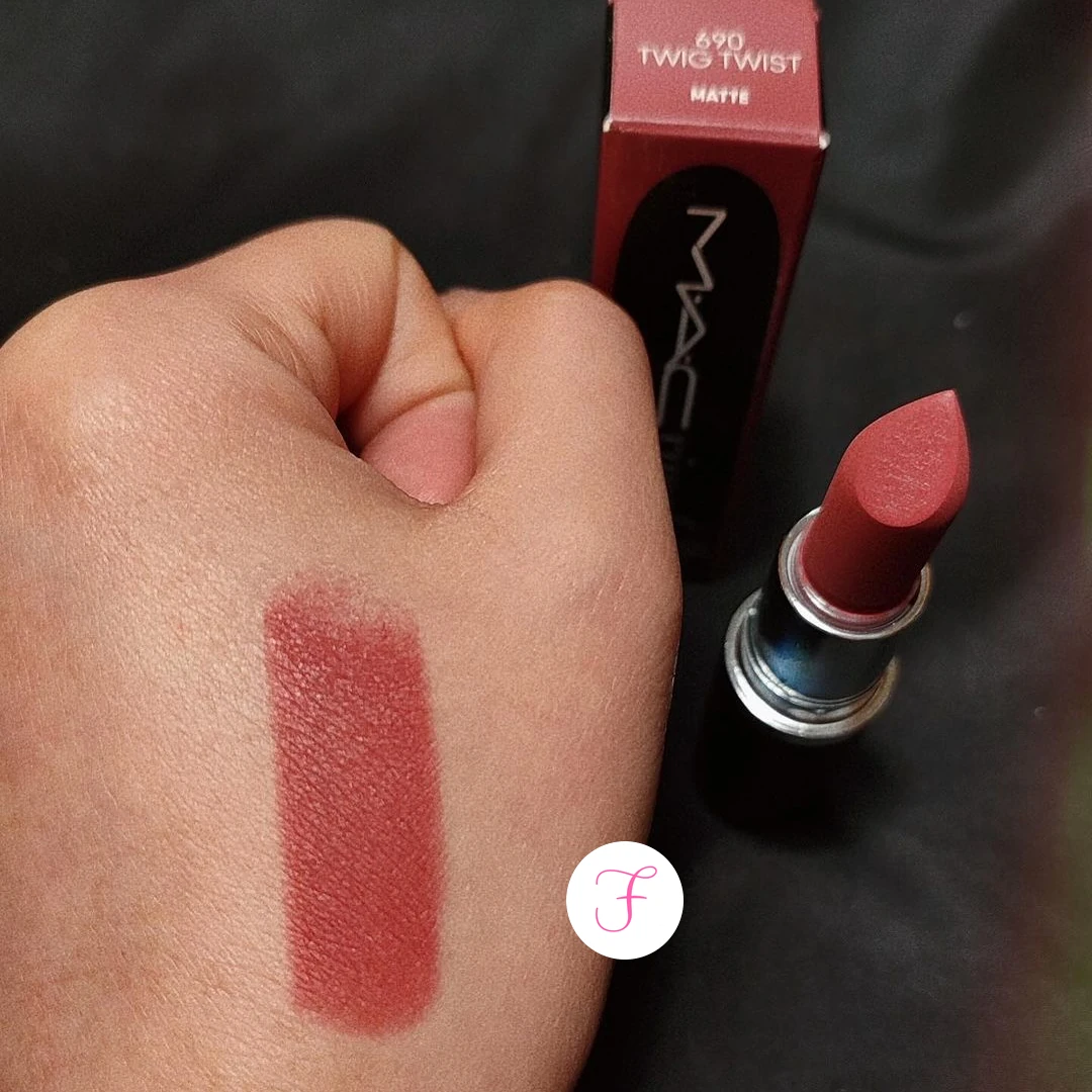 macximal-matte-lipstick-690-twig-twist-swatches